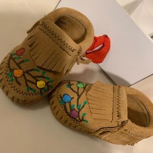 NIOB baby Minnetonka shoes